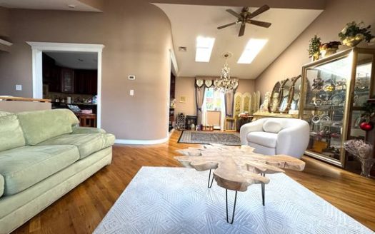 2-Bedroom Single Family Home for Rent in Roslyn Heights, NY 11577 – $4300/mo | 1 Baths | Updated 2025