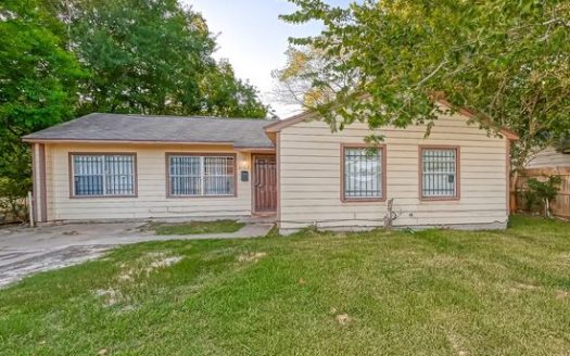 4-Bedroom Single Family Home for Rent in Houston, TX 77033 – $1695/mo | 2 Baths | Updated 2025