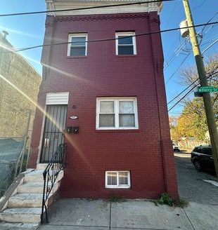 1-Bedroom Townhouse  for Rent in Philadelphia, PA 19133 – $1050/mo | 1 Baths | Updated 2025