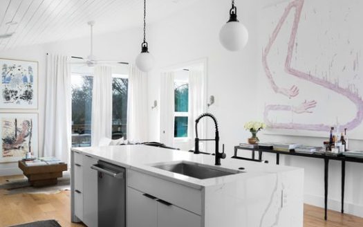 3-Bedroom Single Family Home for Rent in Austin, TX 78721 – $2850/mo | 2 Baths | Updated 2025