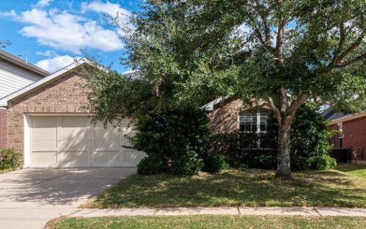 3-Bedroom Single Family Home for Rent in Houston, TX 77084 – $2050/mo | 2 Baths | Updated 2025