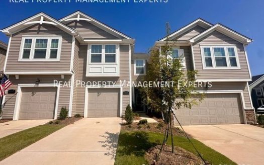 3-Bedroom Townhouse  for Rent in Charlotte, NC 28269 – $2100/mo | 3 Baths | Updated 2025