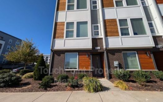 2-Bedroom Townhouse for Rent in Charlotte, NC 28208 – $3300/mo | 3 Baths | Updated 2025