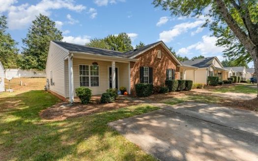 2-Bedroom Townhouse  for Rent in Charlotte, NC 28269 – $1595/mo | 2 Baths | Updated 2025