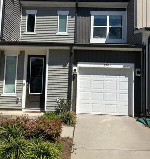 2-Bedroom Townhouse  for Rent in Charlotte, NC 28269 – $2400/mo | 3 Baths | Updated 2025