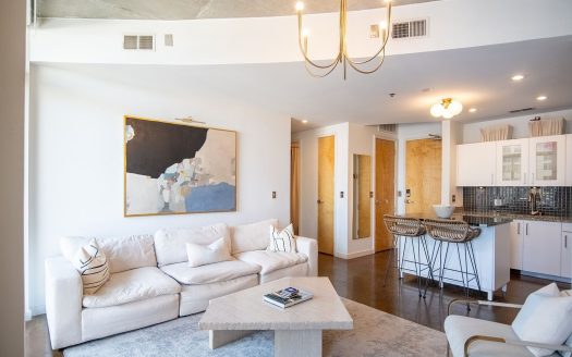 Condo for Sale in Nashville, TN 37203 – 1 Bedroom, 1 Bath – $420000