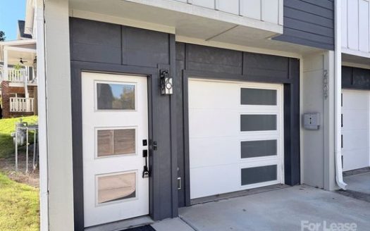 3-Bedroom Townhouse  for Rent in Charlotte, NC 28205 – $3000/mo | 3 Baths | Updated 2025