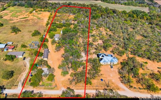 Single Family Home for Sale in Von Ormy, TX 78073 – 1 Bedrooms, 1 Baths – $290000