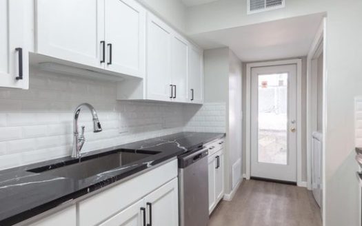 3-Bedroom Townhouse for Rent in Austin, TX 78705 – $3000/mo | 2 Baths | Updated 2025