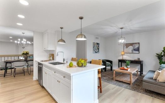 Townhouse for Sale in Encino, CA 91316 – 2 Bedrooms, 3 Baths – $759000