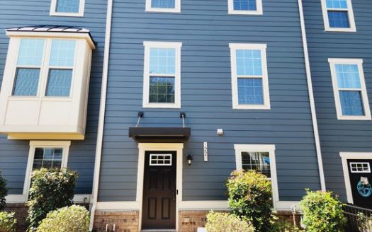 3-Bedroom Townhouse  for Rent in Charlotte, NC 28205 – $2500/mo | 3 Baths | Updated 2025
