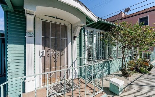 Multi Family Home for Sale in Los Angeles, CA 90038 – 4 Bedrooms, 4 Baths – $720000