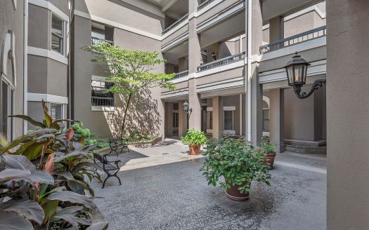 Condo for Sale in Nashville, TN 37205 – 2 Bedrooms, 2 Baths – $399900