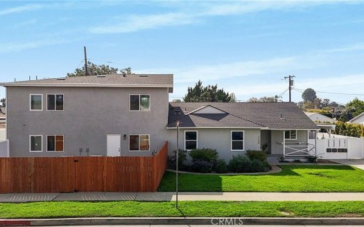 Multi Family Home for Sale in Van Nuys, CA 91406 – 6 Bedrooms, 7 Baths – $1950000