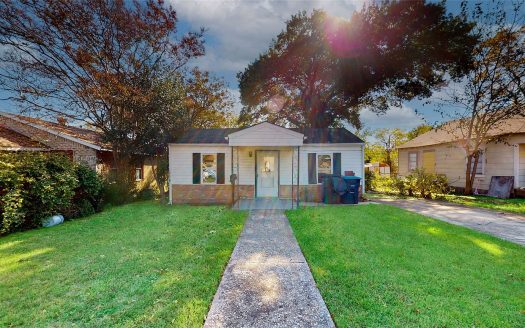 Single Family Home for Sale in Fort Worth, TX 76107 – 3 Bedrooms, 1 Baths – $210000