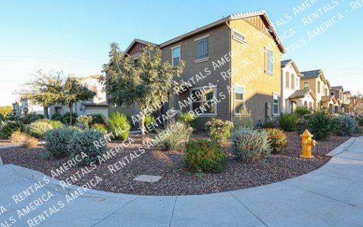 3-Bedroom Single Family Home for Rent in Phoenix, AZ 85043 – $2300/mo | 3 Baths | Updated 2025