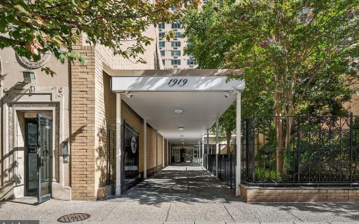 Condo for Sale in Philadelphia, PA 19103 – 2 Bedroom, 1 Bath – $415000