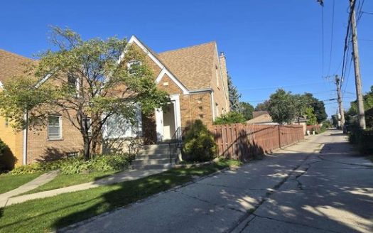 4-Bedroom Single Family Home for Rent in Chicago, IL 60630 – $3900/mo | 3 Baths | Updated 2025