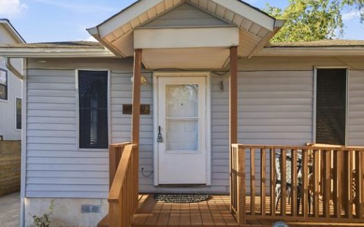 2-Bedroom Single Family Home for Rent in Austin, TX 78702 – $2200/mo | 1 Baths | Updated 2025