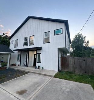3-Bedroom Townhouse  for Rent in Houston, TX 77088 – $1599/mo | 3 Baths | Updated 2025