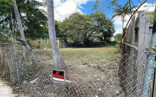 Lot for Sale in Miami, FL 33142 – 1 Bedroom, 1 Bath – $300000
