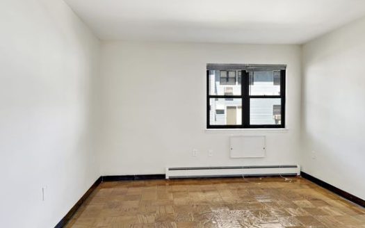 2-Bedroom Townhouse for Rent in Inwood, NY 11096 – $2750/mo | 1 Baths | Updated 2025