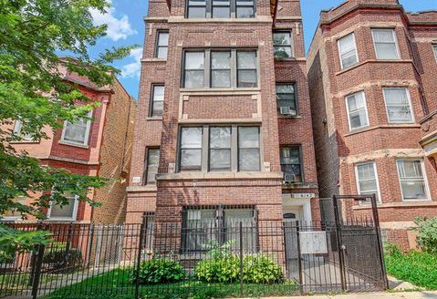 3-Bedroom Single Family Home for Rent in Chicago, IL 60637 – $2200/mo | 1 Baths | Updated 2025