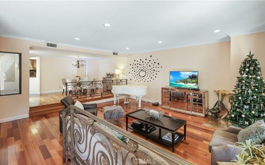 Townhouse for Sale in Los Angeles, CA 90067 – 2 Bedrooms, 3 Baths – $1590000