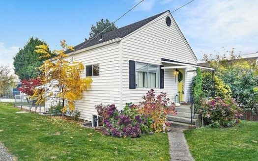 4-Bedroom Single Family Home for Rent in Seattle, WA 98106 – $3295/mo | 2 Baths | Updated 2025