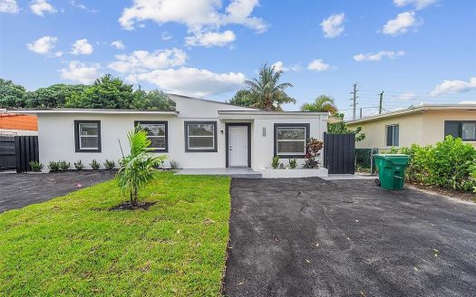 Single Family Home for Sale in Miami, FL 33144 – 5 Bedrooms, 3 Baths – $769000