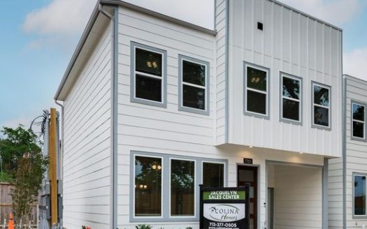 3-Bedroom Single Family Home for Rent in Houston, TX 77080 – $2100/mo | 3 Baths | Updated 2025