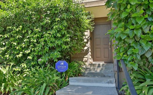 Townhouse for Sale in Chatsworth, CA 91311 – 2 Bedrooms, 3 Baths – $589900