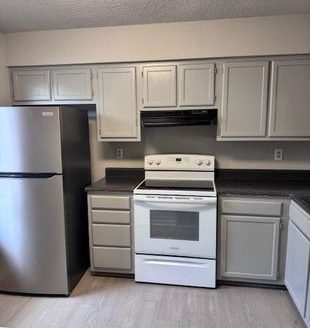 3-Bedroom Townhouse  for Rent in Charlotte, NC 28262 – $1725/mo | 2 Baths | Updated 2025