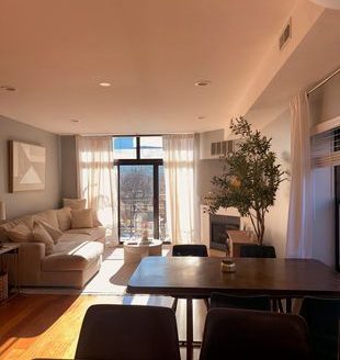 2-Bedroom Apartment for Rent in Chicago, IL 60642 – $3900/mo | 2 Baths | Updated 2025