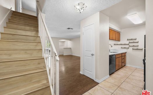 Condo for Sale in Canoga Park, CA 91304 – 2 Bedrooms, 2 Baths – $389000