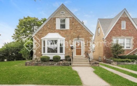 3-Bedroom Single Family Home for Rent in Chicago, IL 60646 – $2840/mo | 2 Baths | Updated 2025