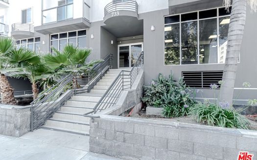 Condo for Sale in Los Angeles, CA 90005 – 2 Bedrooms, 2 Baths – $639000