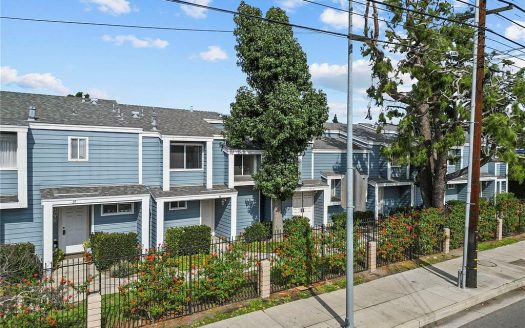 Townhouse for Sale in North Hills, CA 91343 – 2 Bedrooms, 3 Baths – $550000