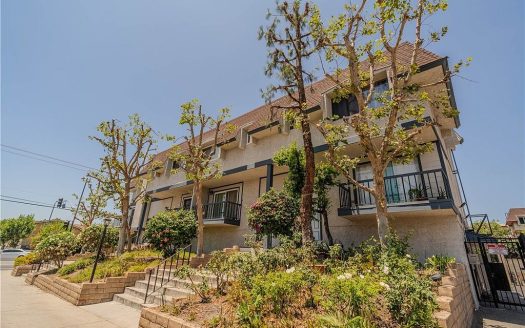 Townhouse for Sale in Sylmar, CA 91342 – 3 Bedrooms, 3 Baths – $525000