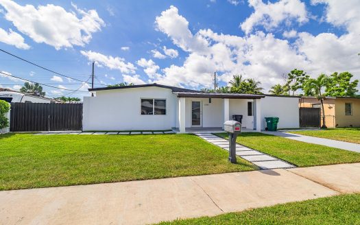 Single Family Home for Sale in Miami, FL 33165 – 5 Bedrooms, 3 Baths – $995000