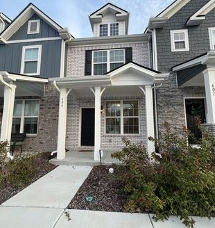 2-Bedroom Townhouse for Rent in Nashville, TN 37209 – $2200/mo | 3 Baths | Updated 2025