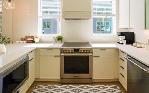 3-Bedroom Townhouse  for Rent in Charlotte, NC 28277 – $4550/mo | 3 Baths | Updated 2025