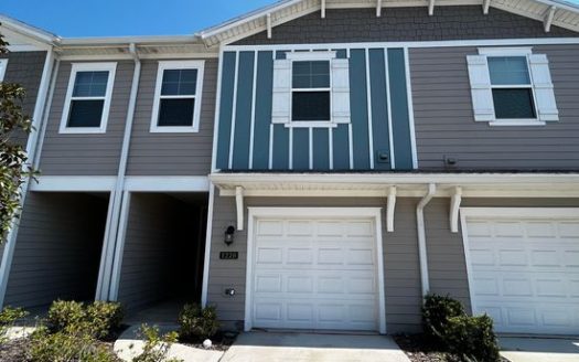 3-Bedroom Townhouse for Rent in Jacksonville, FL 32233 – $2250/mo | 3 Baths | Updated 2025