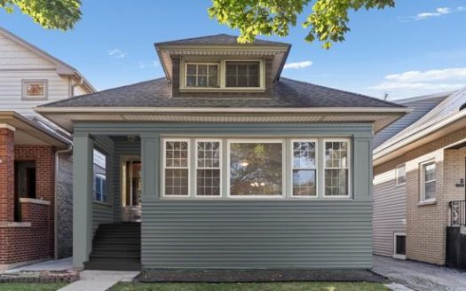 3-Bedroom Single Family Home for Rent in Chicago, IL 60630 – $4200/mo | 2 Baths | Updated 2025