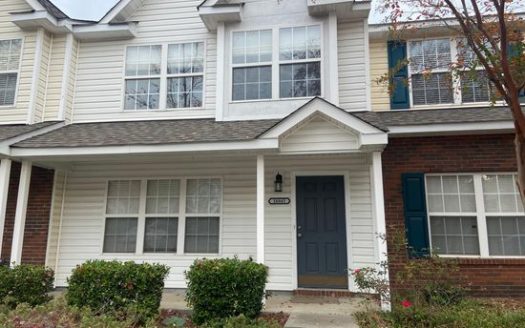 3-Bedroom Townhouse  for Rent in Charlotte, NC 28213 – $1750/mo | 3 Baths | Updated 2025