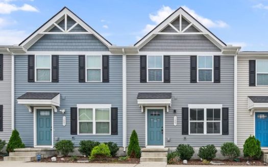 3-Bedroom Townhouse  for Rent in Antioch, TN 37013 – $1900/mo | 3 Baths | Updated 2025