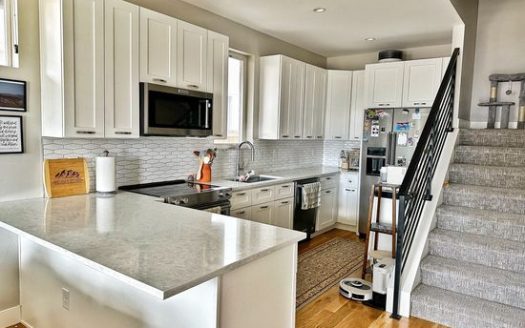 3-Bedroom Townhouse  for Rent in Denver, CO 80204 – $3000/mo | 3 Baths | Updated 2025