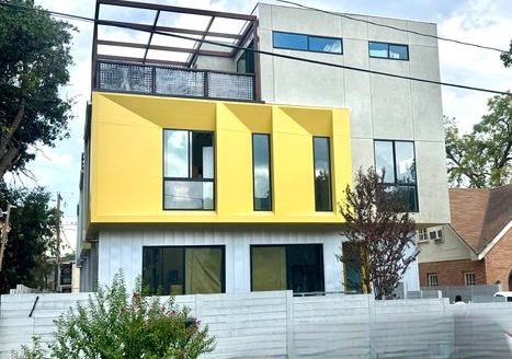 3-Bedroom Townhouse for Rent in Austin, TX 78705 – $2995/mo | 3 Baths | Updated 2025
