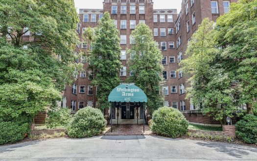 Condo for Sale in Nashville, TN 37205 – 2 Bedrooms, 2 Baths – $323959