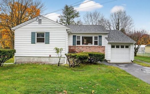 3-Bedroom Single Family Home for Rent in Yorktown Heights, NY 10598 – $4800/mo | 2 Baths | Updated 2025